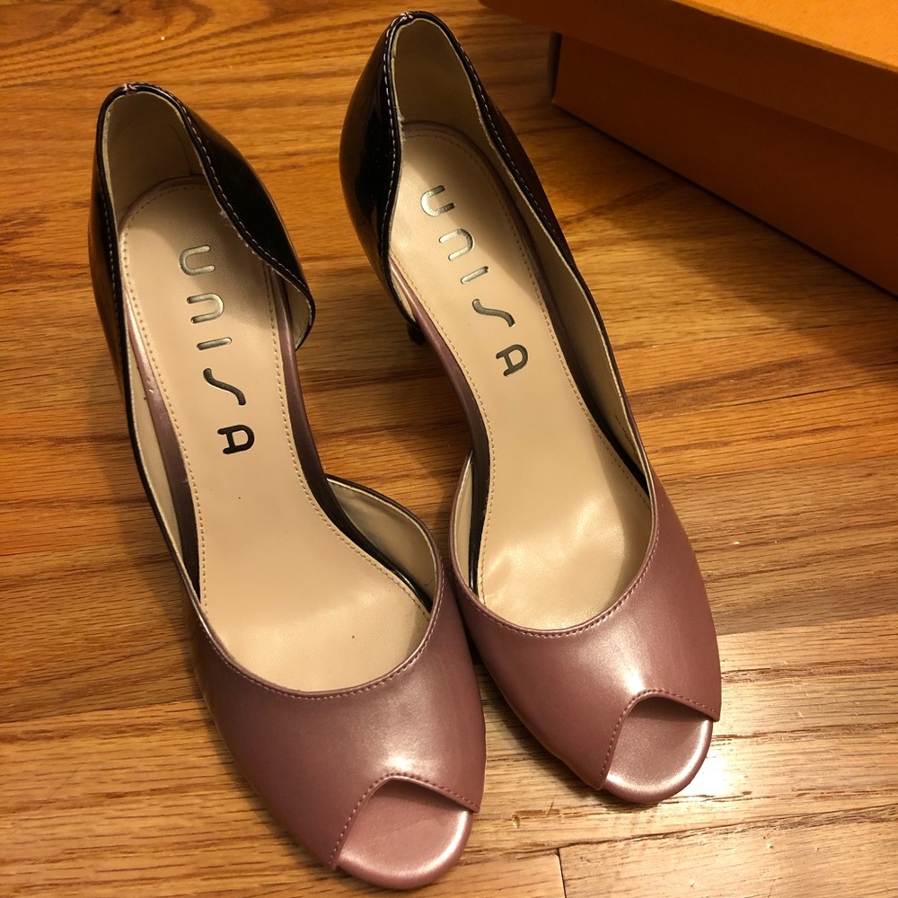 EUC Pink and black Unisa pumps, 6.5